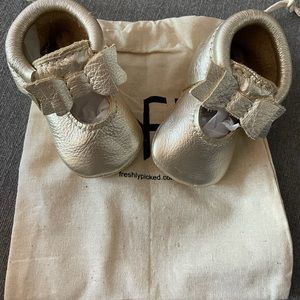 NWT gold freshly picked ballet flat bow moccs. Size 2. Never worn!